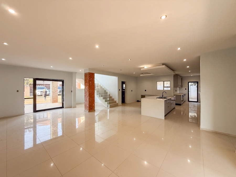 5 Bedroom Property for Sale in Melodie North West